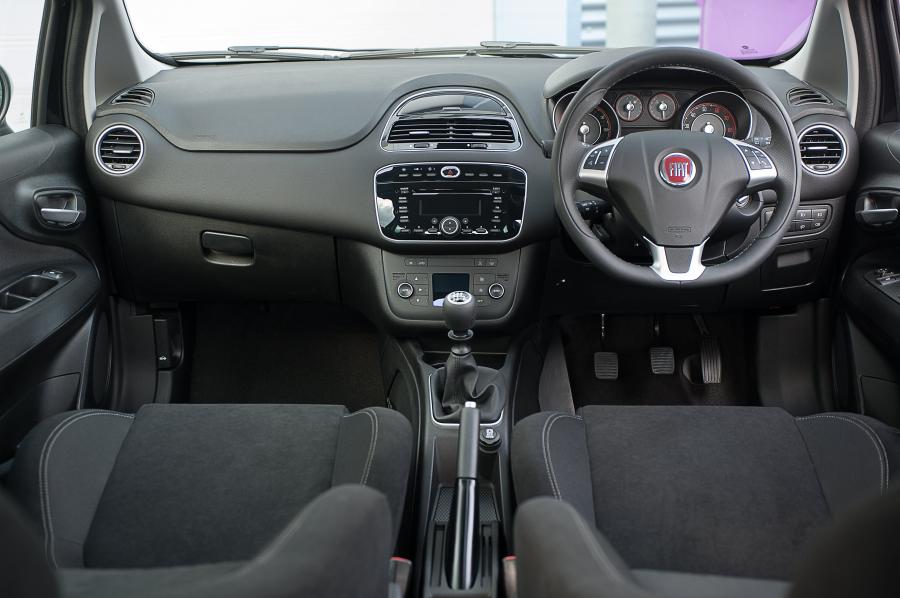  Fiat Punto Jet Black 2 2014 года  (фото 10 из 15)